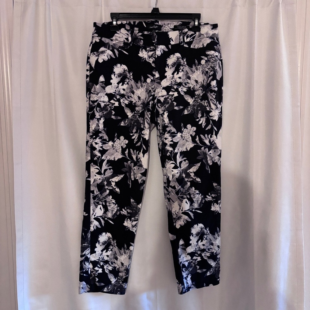 Lord & Taylor Black and White Floral Capris ~ Size 12 - Picture 2 of 5